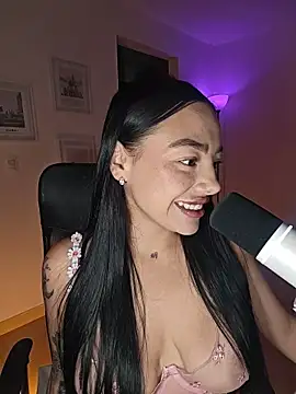 Snapshot of helena_smith chatting on July 9, 2026, 4:57 am helena smith online show from July 9, 2026, 4:57 am