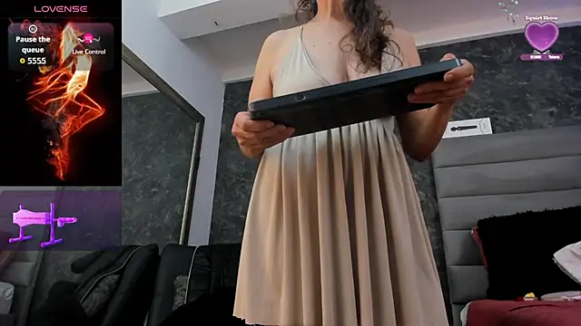 Bella Evans  online show from September 19, 2025, 11:09 pm