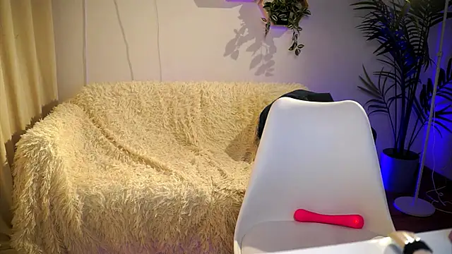 petitegonwiild online show from March 2, 2025, 2:47 pm