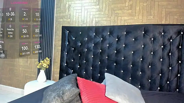 Laross25 online show from March 11, 2026, 7:52 pm