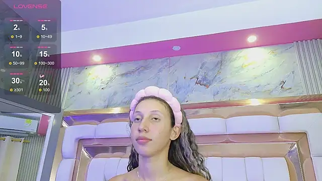 Beautifulskinny18 online show from April 6, 2026, 7:48 pm