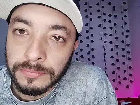 hotlatin92 online show from February 28, 2025, 9:23 pm