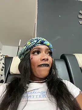 TIFFANYYSTAR online show from November 10, 2025, 2:55 pm