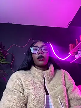 TIFFANYYSTAR online show from November 28, 2025, 3:45 pm