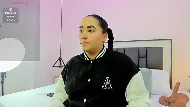 Ayla martinez online show from October 22, 2025, 2:33 am