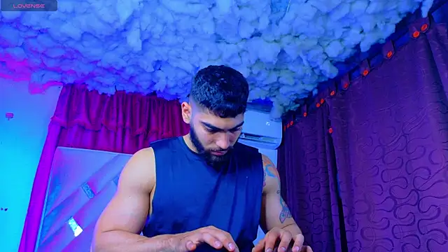 Rich boy01 online show from May 19, 2026, 1:32 am