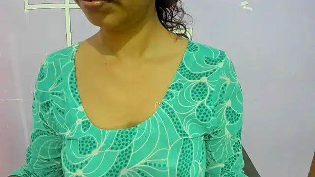 Snapshot of aarjulove chatting on September 13, 2025, 8:36 am aarjulove online show from September 13, 2025, 8:36 am