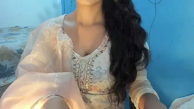 aarjulove online show from March 18, 2026, 4:08 pm