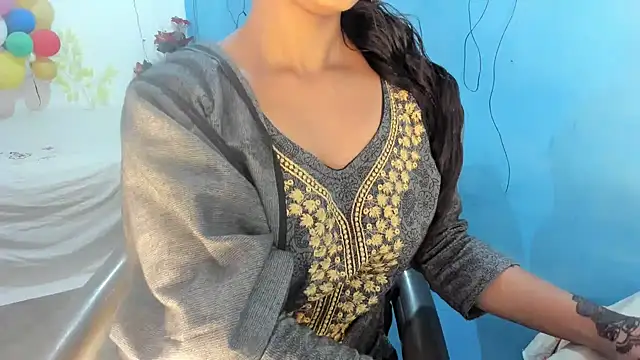 aarjulove online show from February 9, 2026, 1:53 pm