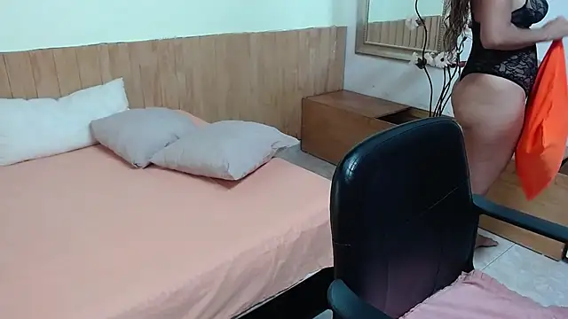 Suxxxy  online show from September 14, 2025, 2:17 pm