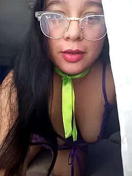 Snapshot of Leslydeleon23 chatting on October 30, 2025, 10:28 pm Leslydeleon23 online show from October 30, 2025, 10:28 pm