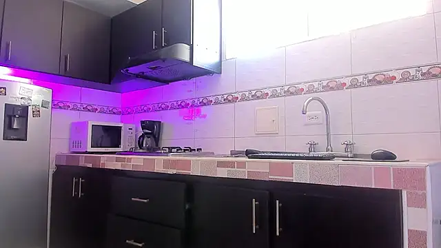 Emma-evans online show from December 2, 2025, 2:52 pm