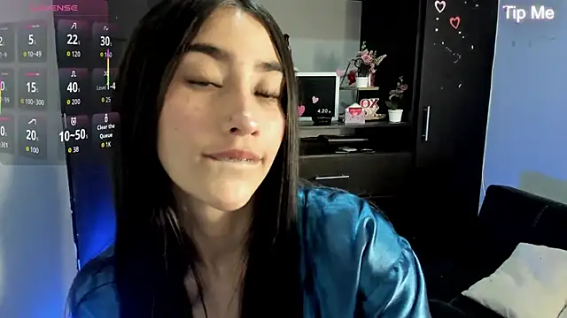 Emilytafur online show from June 22, 2026, 11:35 pm