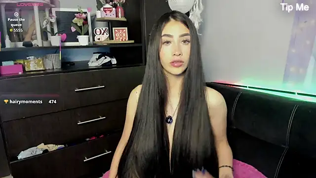 Emilytafur online show from March 11, 2026, 10:04 pm