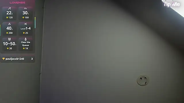 Emilytafur online show from April 10, 2026, 11:34 pm