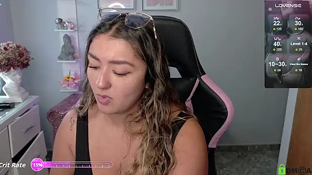 Snapshot of Melannyy_ chatting on June 17, 2026, 1:05 am Melannyy online show from June 17, 2026, 1:05 am