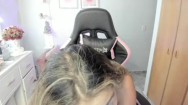 Melannyy  online show from April 9, 2026, 1:07 am