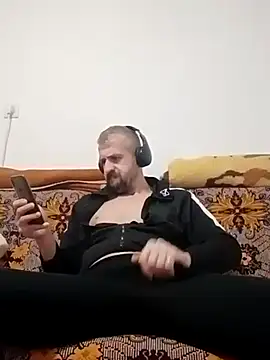 Snapshot of GrofLicno chatting on January 13, 2025, 6:27 pm GrofLicno online show from January 13, 2025, 6:27 pm