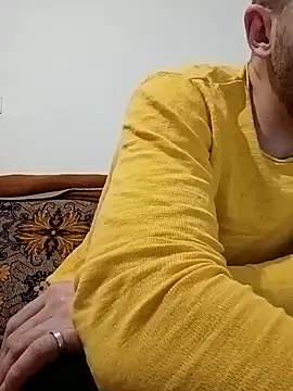 Snapshot of GrofLicno chatting on January 13, 2025, 9:42 pm GrofLicno online show from January 13, 2025, 9:42 pm