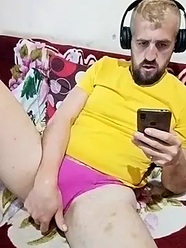 Snapshot of GrofLicno chatting on March 17, 2025, 9:35 pm GrofLicno online show from March 17, 2025, 9:35 pm