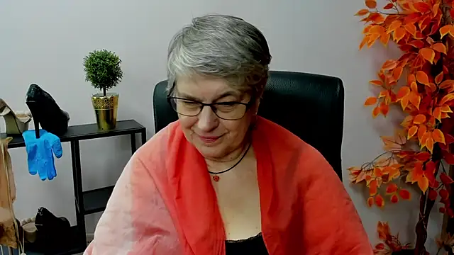 Snapshot of IrisDream chatting on February 5, 2025, 11:02 am IrisDream online show from February 5, 2025, 11:02 am