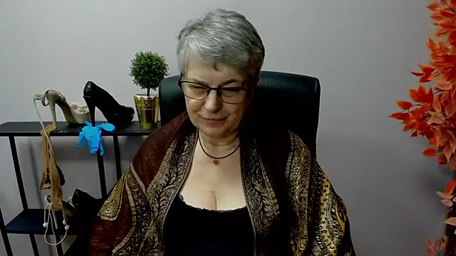Snapshot of IrisDream chatting on February 24, 2025, 1:53 pm IrisDream online show from February 24, 2025, 1:53 pm