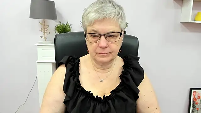 IrisDream online show from May 11, 2026, 6:04 am