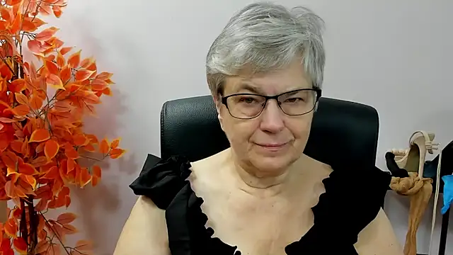 Snapshot of IrisDream chatting on September 17, 2025, 6:15 am IrisDream online show from September 17, 2025, 6:15 am