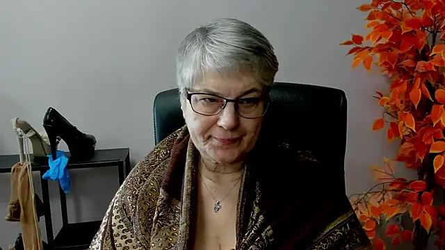 Snapshot of IrisDream chatting on March 17, 2025, 10:49 am IrisDream online show from March 17, 2025, 10:49 am