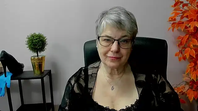 Snapshot of IrisDream chatting on March 10, 2025, 10:50 am IrisDream online show from March 10, 2025, 10:50 am