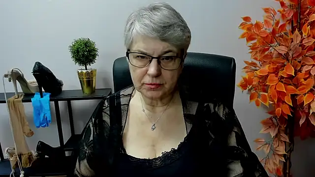 Snapshot of IrisDream chatting on March 3, 2025, 10:49 am IrisDream online show from March 3, 2025, 10:49 am