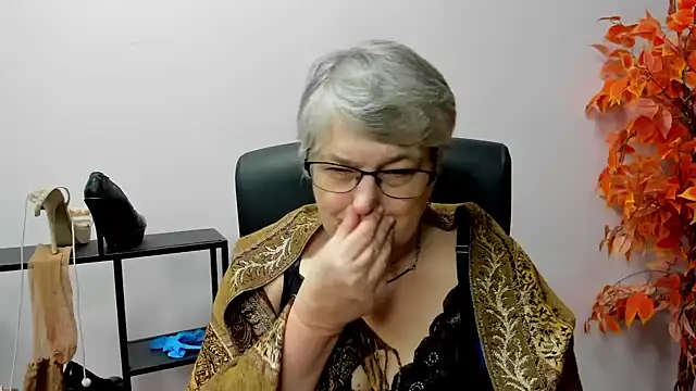 Snapshot of IrisDream chatting on February 11, 2025, 1:51 pm IrisDream online show from February 11, 2025, 1:51 pm