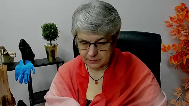 Snapshot of IrisDream chatting on February 10, 2025, 7:15 am IrisDream online show from February 10, 2025, 7:15 am