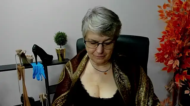 Snapshot of IrisDream chatting on February 13, 2025, 10:34 am IrisDream online show from February 13, 2025, 10:34 am