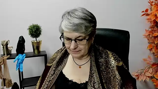 Snapshot of IrisDream chatting on February 12, 2025, 1:16 pm IrisDream online show from February 12, 2025, 1:16 pm