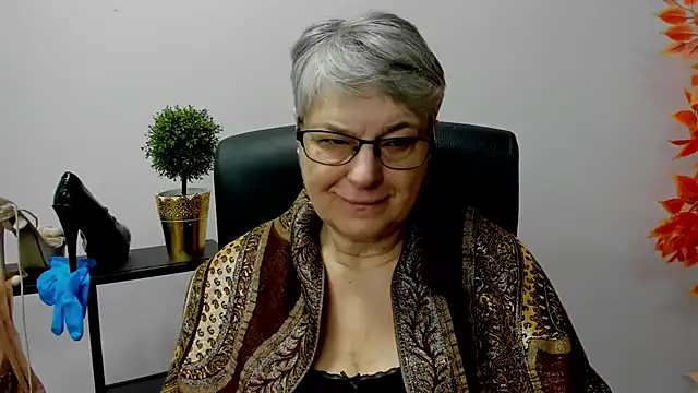 Snapshot of IrisDream chatting on February 18, 2025, 7:21 am IrisDream online show from February 18, 2025, 7:21 am