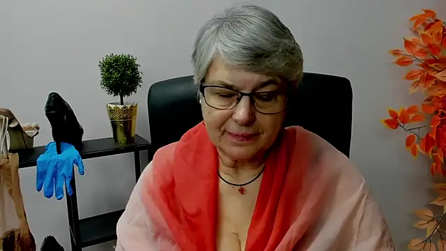 Snapshot of IrisDream chatting on February 10, 2025, 11:15 am IrisDream online show from February 10, 2025, 11:15 am