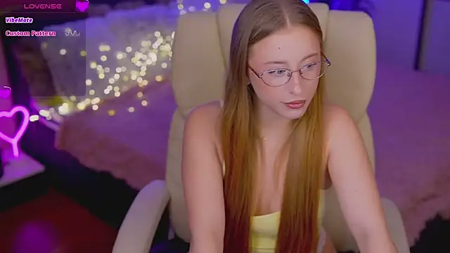 SilverrMoon online show from November 4, 2025, 8:23 pm