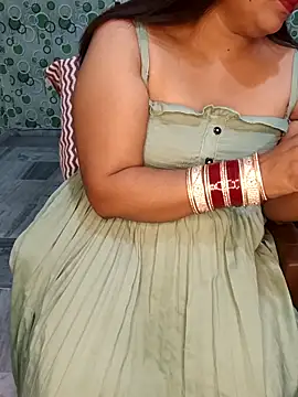 Snapshot of Cute-Raashii chatting on October 5, 2025, 1:40 am Cute-Raashii online show from October 5, 2025, 1:40 am