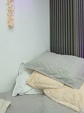 iiris  online show from November 13, 2025, 5:06 pm