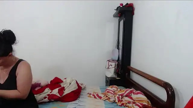 Snapshot of Angelinna_Milf chatting on September 10, 2025, 2:43 am Angelinna Milf online show from September 10, 2025, 2:43 am