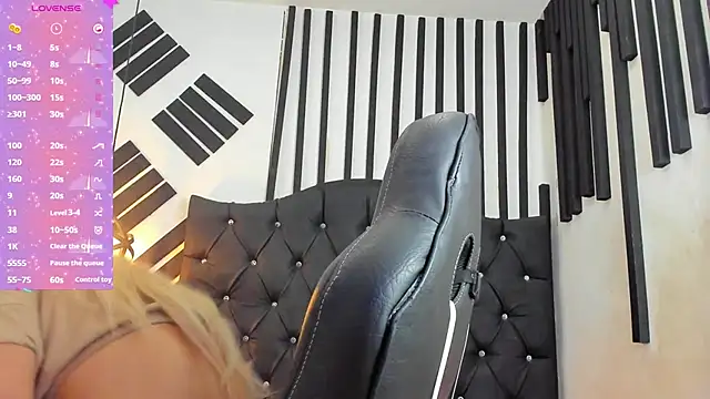 Snapshot of AllisonsweetZ chatting on February 5, 2025, 10:44 pm AllisonsweetZ online show from February 5, 2025, 10:44 pm