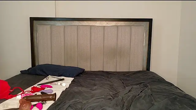 misscatxo online show from March 7, 2025, 2:46 am