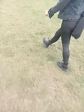 sophie banger online show from December 4, 2025, 7:24 pm