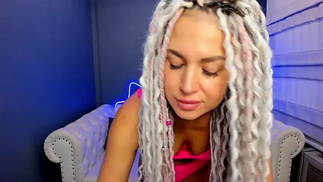 rock n roxy online show from March 18, 2025, 1:46 am