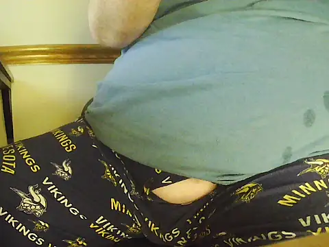 mnguy1972 online show from May 15, 2026, 3:15 am