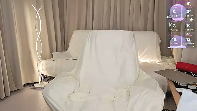 2hyun online show from October 24, 2025, 2:16 pm