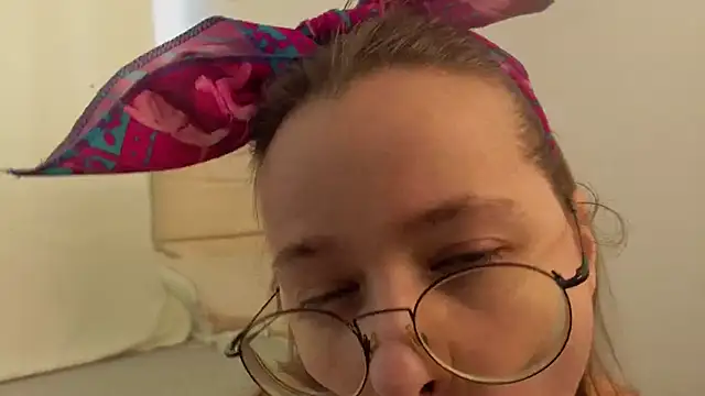 Snapshot of CassieCool chatting on October 17, 2025, 12:29 pm CassieCool online show from October 17, 2025, 12:29 pm