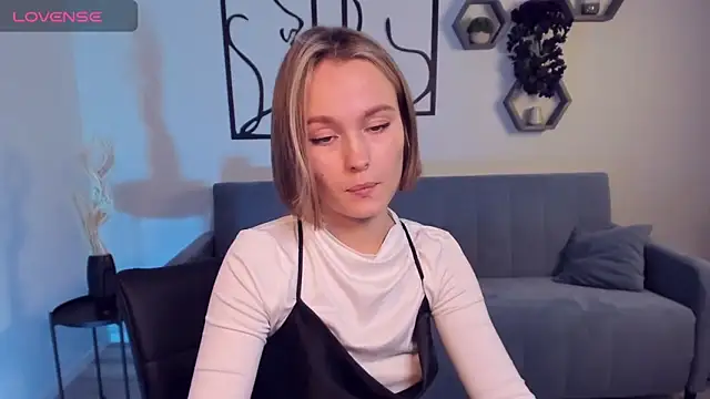 Snapshot of BritnieCute chatting on December 3, 2024, 6:43 am BritnieCute online show from December 3, 2024, 6:43 am