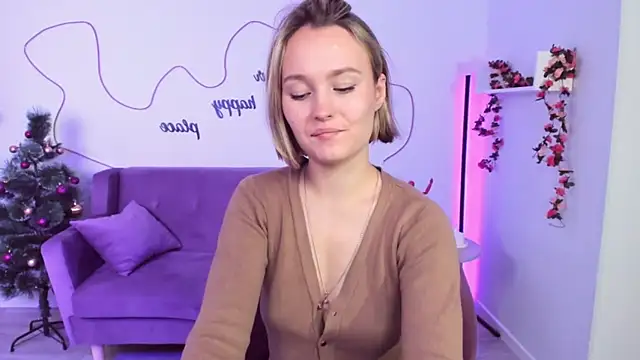 Snapshot of BritnieCute chatting on December 24, 2024, 8:00 am BritnieCute online show from December 24, 2024, 8:00 am